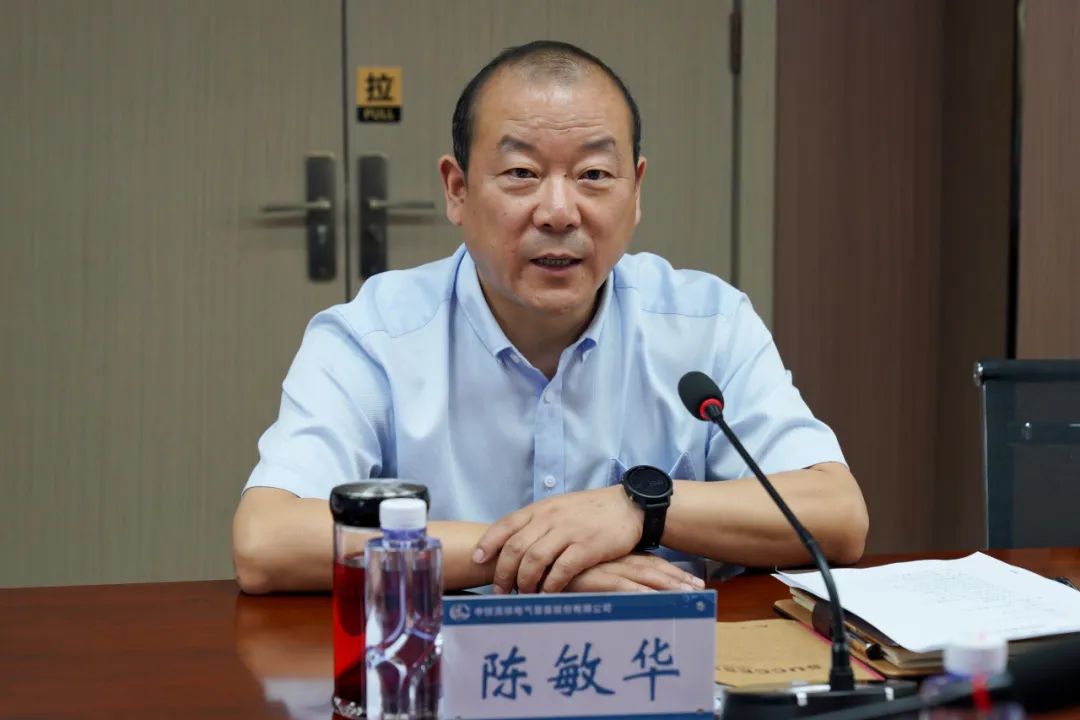 陳敏華進(jìn)行座談交流.jpg